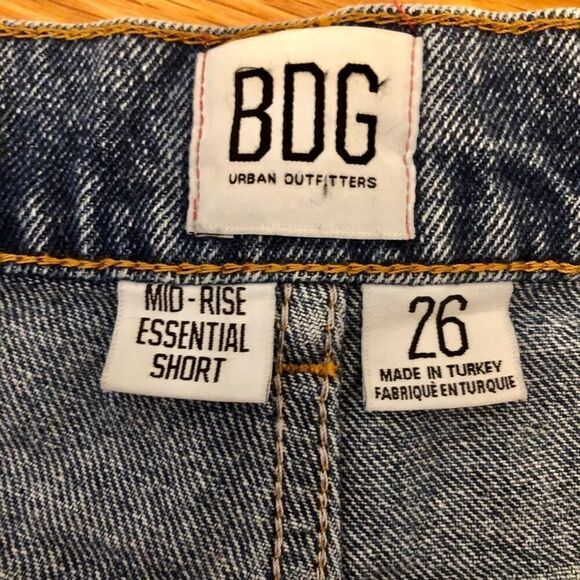 Urban Outfitters BDG mid-rise denim shorts with hand stitched detail 26 - Picture 4 of 6